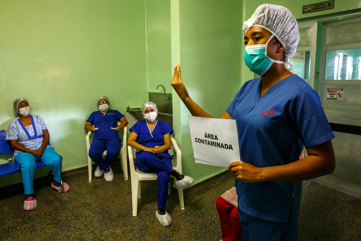 Enfermeira de MSF relata como está sendo atuar contra a COVID-19 no Brasil Enfermeira de MSF relata como está sendo atuar contra a COVID-19 no Brasil