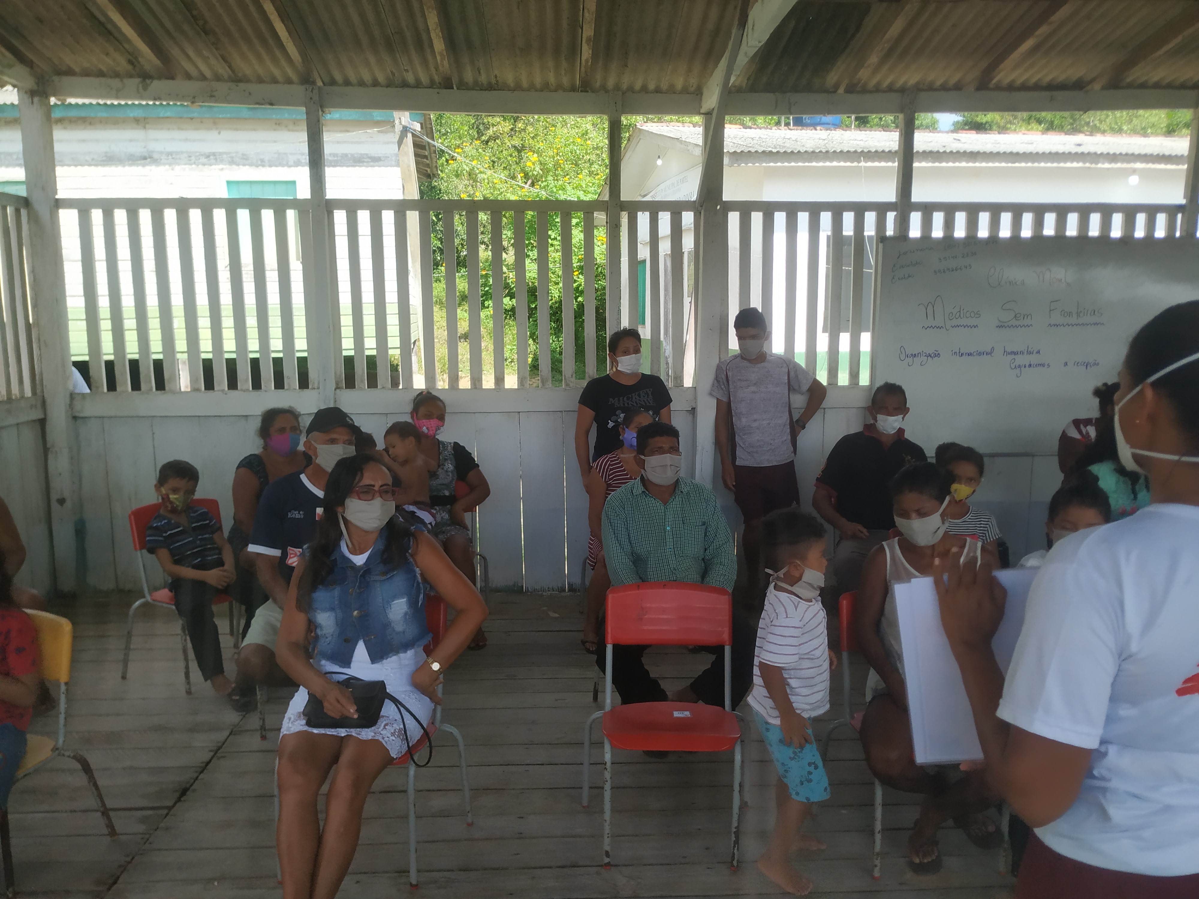 Levando cuidados de saúde a comunidades isoladas Levando cuidados de saúde a comunidades isoladas