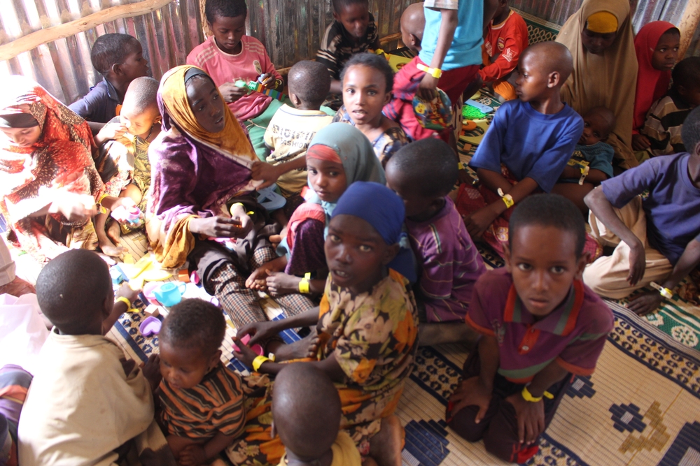 Crianças em instalação mantida por MSF em Dolo Ado, próximo à fronteira com a Somália. Etiópia: MSF vê a desnutrição de crianças na zona de Doolo aumentar dez vezes