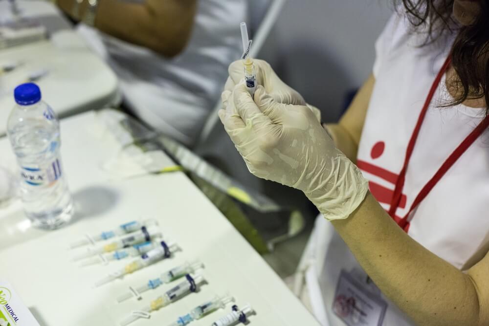 Cerca de mil crianças migrantes e refugiadas vacinadas por MSF em Lesbos, na Grécia Cerca de mil crianças migrantes e refugiadas vacinadas por MSF em Lesbos, na Grécia