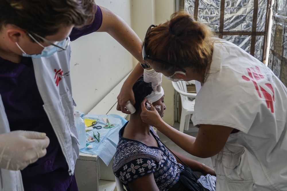 Em 2020, Médicos Sem Fronteiras (MSF) continuou a denunciar as políticas que aprisionaram milhares de pessoas em condições terríveis nas ilhas gregas. (Foto: MSF) Em 2020, Médicos Sem Fronteiras (MSF) continuou a denunciar as políticas que aprisionaram milhares de pessoas em condições terríveis nas ilhas gregas. (Foto: MSF)