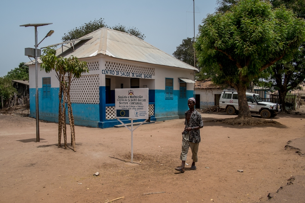 Guiné-Bissau: tratando a pequena Aua Guiné-Bissau: tratando a pequena Aua