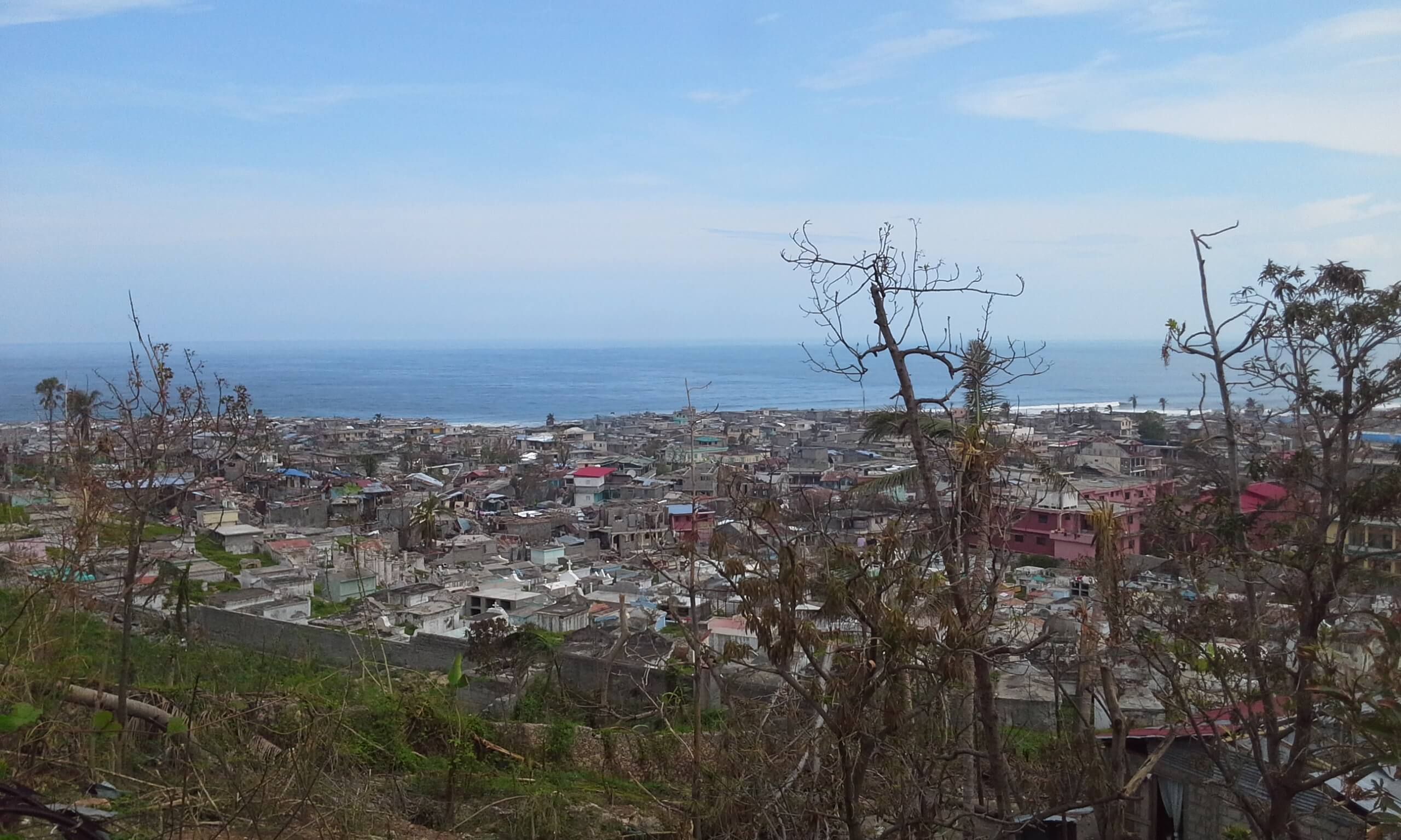 Ajudando a reconstruir o Haiti após o furacão Ajudando a reconstruir o Haiti após o furacão