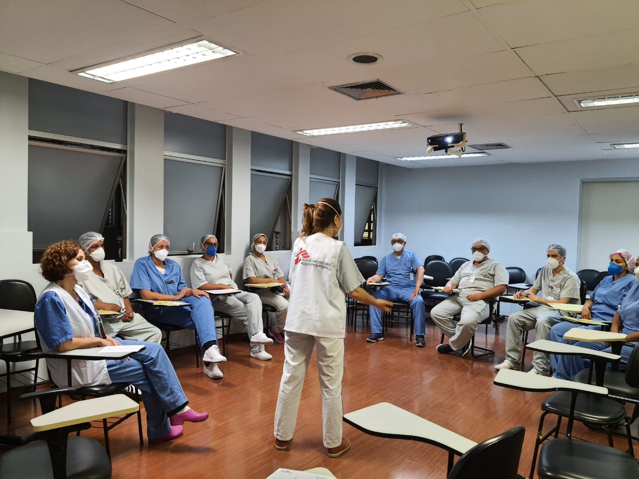 Em tempos de pandemia, todos precisamos de cuidados Em tempos de pandemia, todos precisamos de cuidados