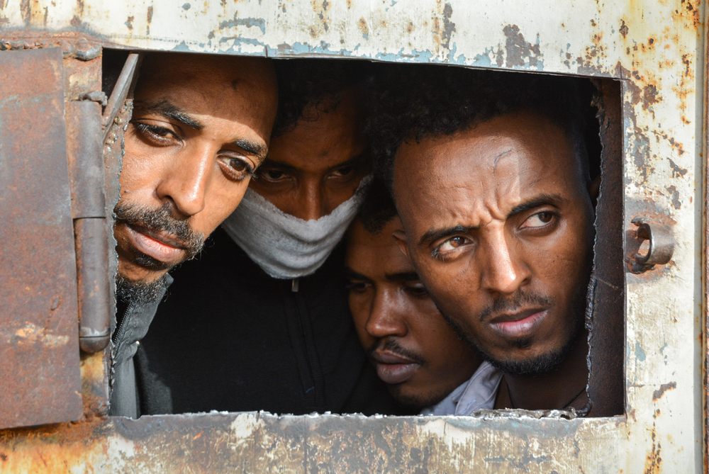 Fechamento de centro de detenção na Líbia expõe migrantes e refugiados a condições piores Fechamento de centro de detenção na Líbia expõe migrantes e refugiados a condições piores