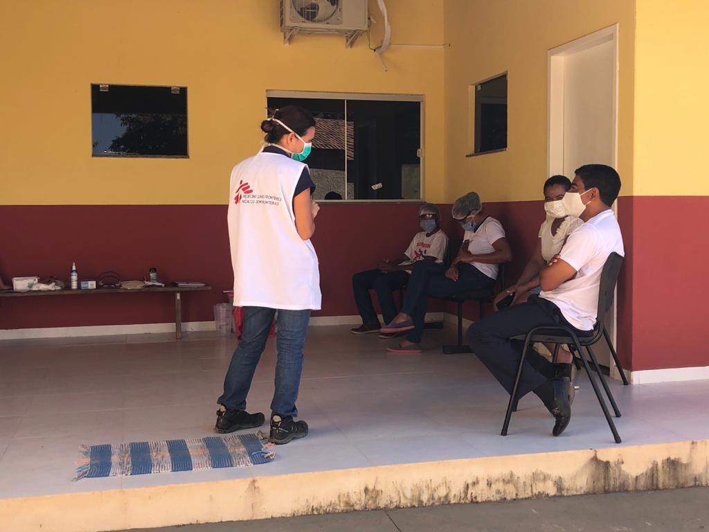 À espera de um inimigo invisível À espera de um inimigo invisível