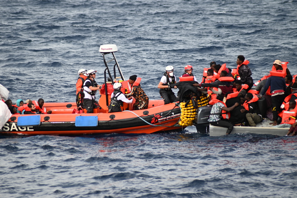 MSF encontra 10 mortos em barco de madeira à deriva no Mediterrâneo MSF encontra 10 mortos em barco de madeira à deriva no Mediterrâneo