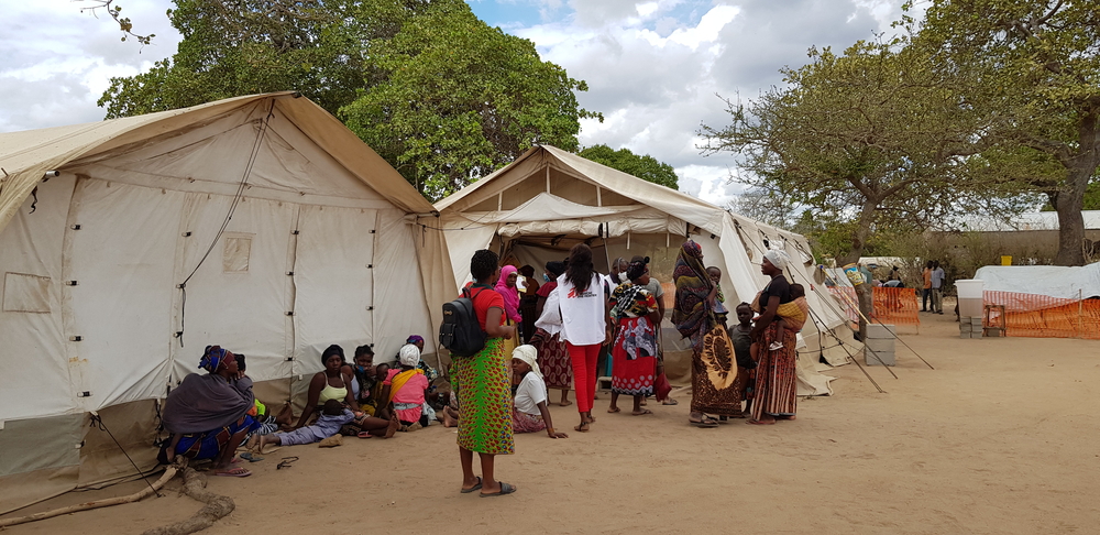 Cabo Delgado, Moçambique: meio milhão de pessoas que fugiram da violência agora lutam para obter moradia, alimento e água Cabo Delgado, Moçambique: meio milhão de pessoas que fugiram da violência agora lutam para obter moradia, alimento e água