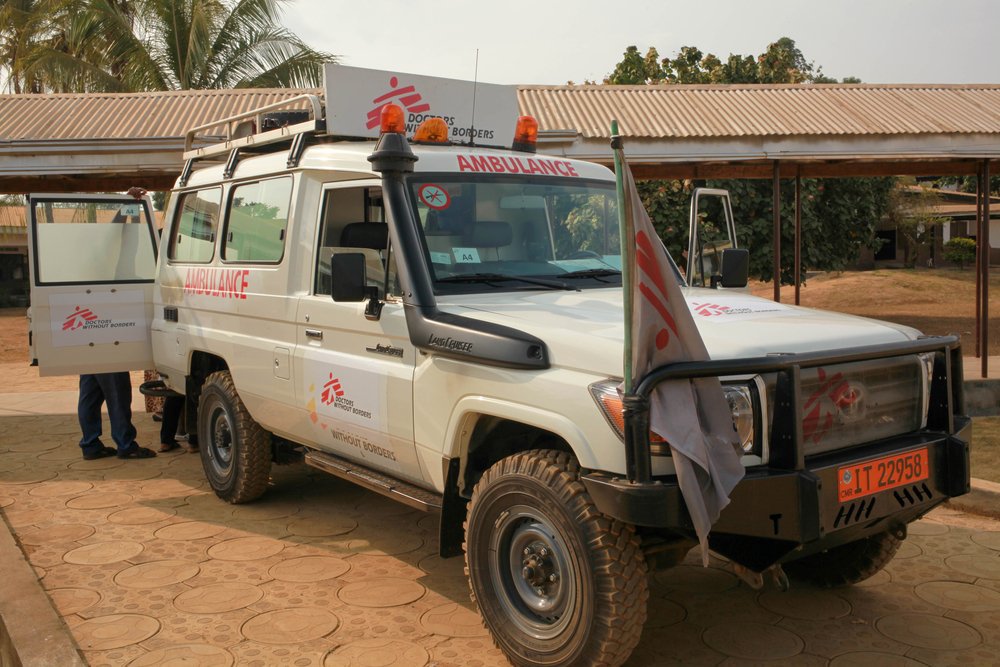 Serviço de ambulâncias de Médicos Sem Fronteiras no Sudoeste de Camarões é vital em região assolada pela violência Serviço de ambulâncias de Médicos Sem Fronteiras no Sudoeste de Camarões é vital em região assolada pela violência