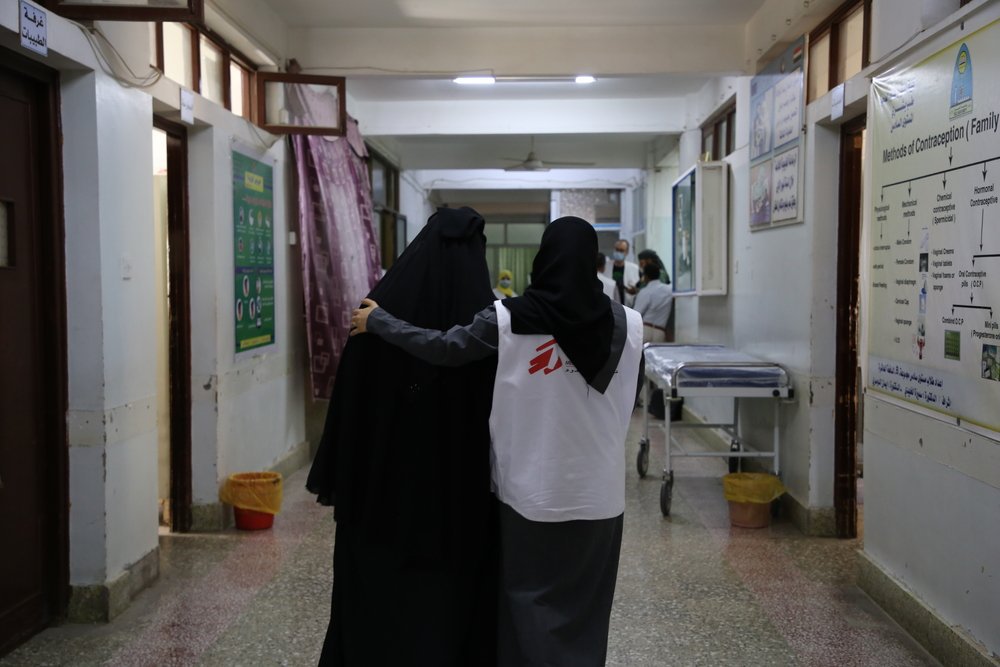 Iêmen: em busca de assistência médica em uma cidade dividida pela linha de frente dos conflitos Iêmen: em busca de assistência médica em uma cidade dividida pela linha de frente dos conflitos