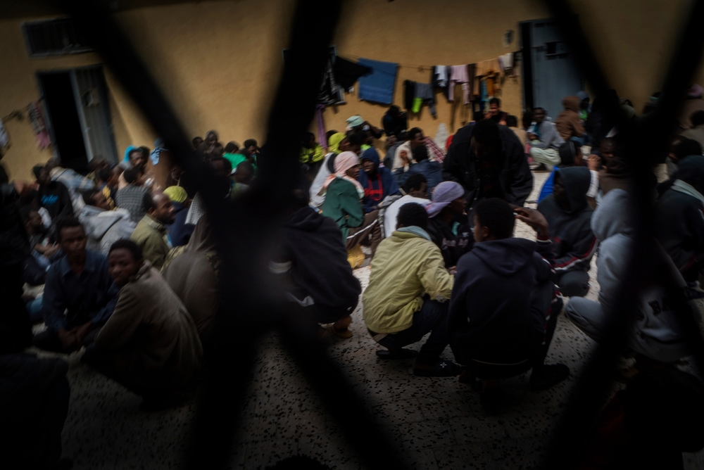 Encerramento de centro de detenção na Líbia expõe migrantes e refugiados a condições piores Encerramento de centro de detenção na Líbia expõe migrantes e refugiados a condições piores