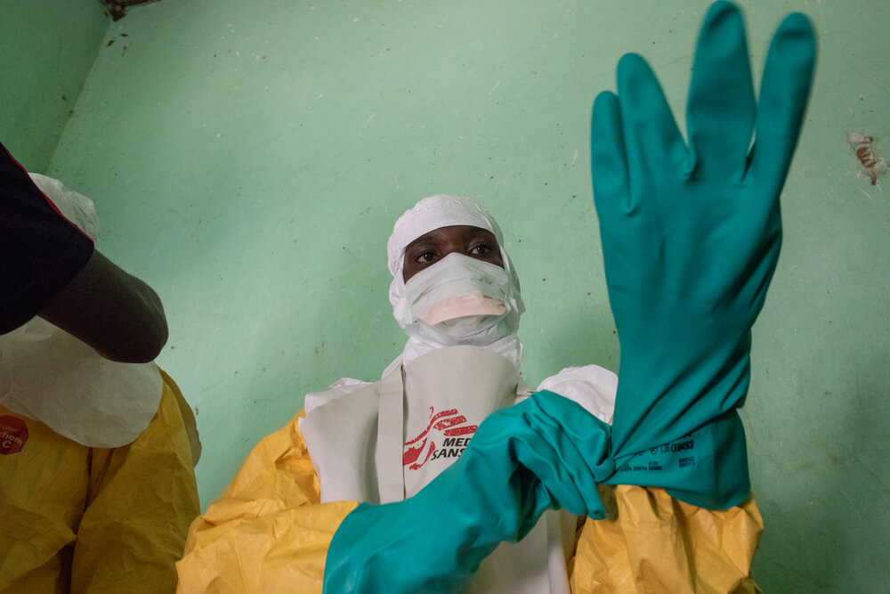 Epidemia de Ebola completa 1 mês Epidemia de Ebola completa 1 mês
