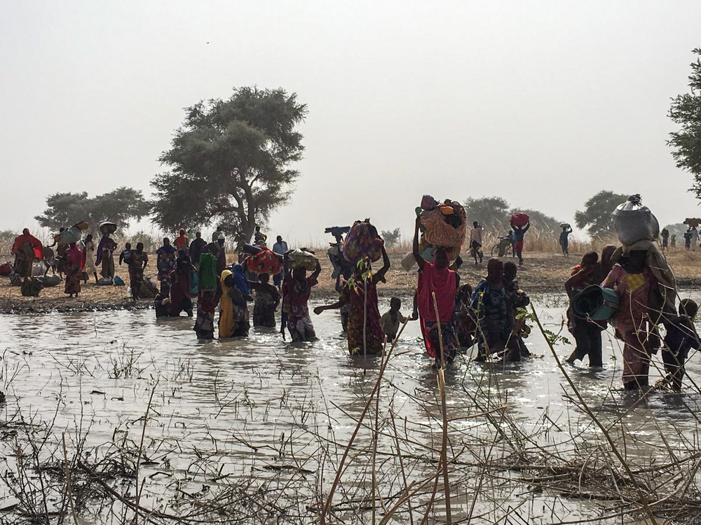Milhares que fogem de Rann, na Nigéria, buscam assistência em Camarões Milhares que fogem de Rann, na Nigéria, buscam assistência em Camarões