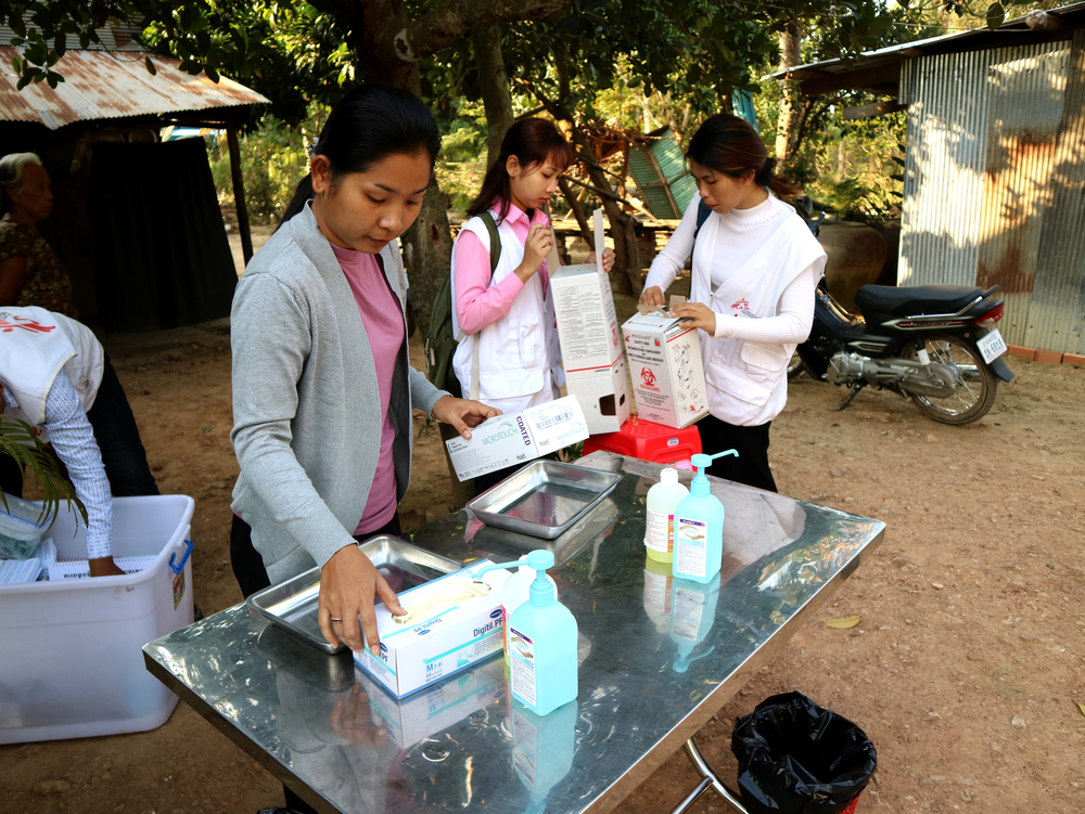 MSF trabalha com inovação no diagnóstico e tratamento da hepatite C no Camboja MSF trabalha com inovação no diagnóstico e tratamento da hepatite C no Camboja