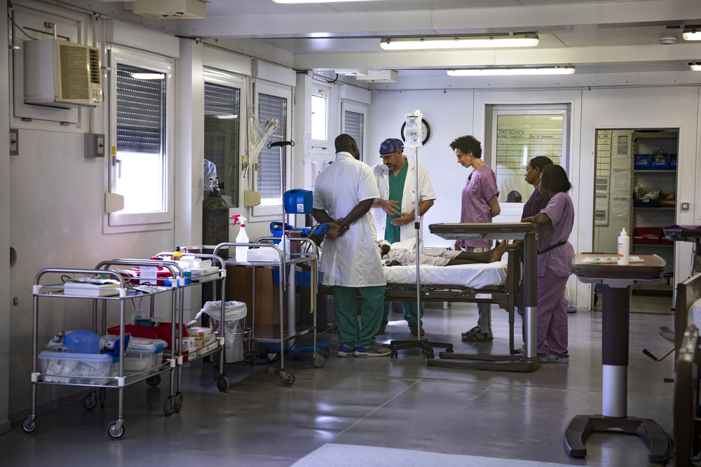 Haiti: um dia no hospital de emergência de MSF em Porto Príncipe Haiti: um dia no hospital de emergência de MSF em Porto Príncipe
