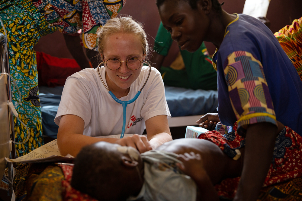 Médica de MSF relata as dificuldades de combater surto de sarampo na RCA Médica de MSF relata as dificuldades de combater surto de sarampo na RCA
