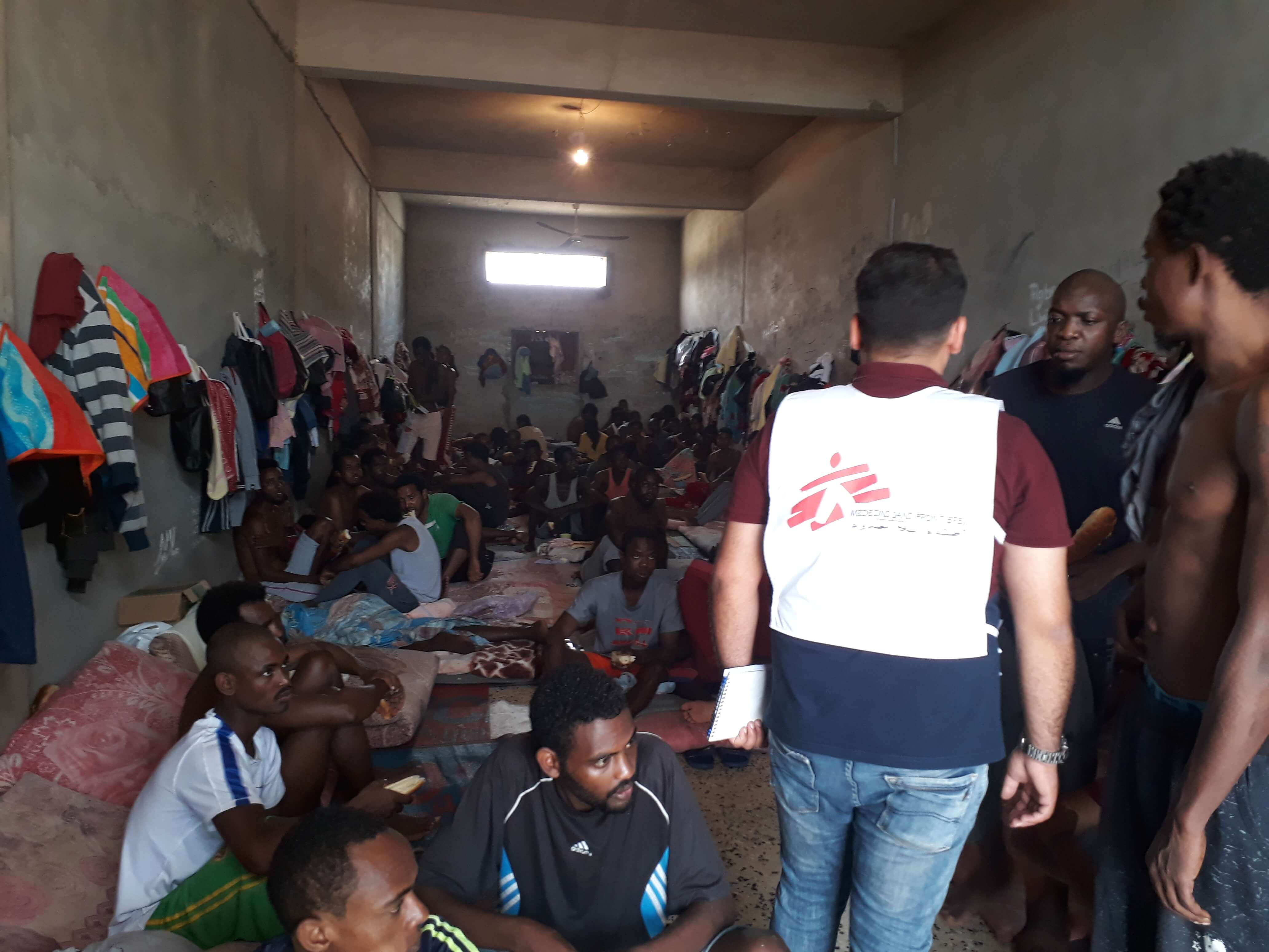 MSF pede fim de detenção arbitrária de refugiados e migrantes na Líbia MSF pede fim de detenção arbitrária de refugiados e migrantes na Líbia
