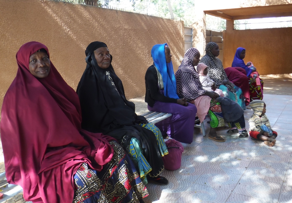 Níger: assistência médica a pessoas em movimento em Niamey Níger: assistência médica a pessoas em movimento em Niamey
