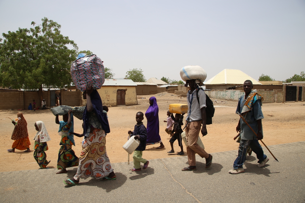 Pessoas deslocadas chegam à cidade de Pulka, no estado de Borno. Nigéria: os desafios de viver entre violência e deslocamentos