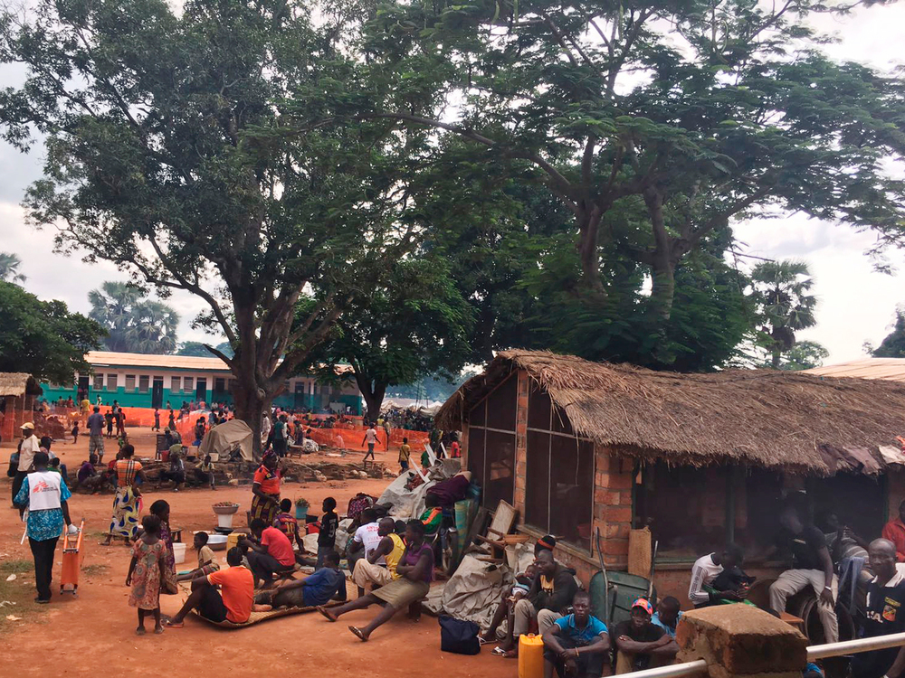 República Centro-Africana: 10 mil pessoas dormem no hospital de Batangafo República Centro-Africana: 10 mil pessoas dormem no hospital de Batangafo