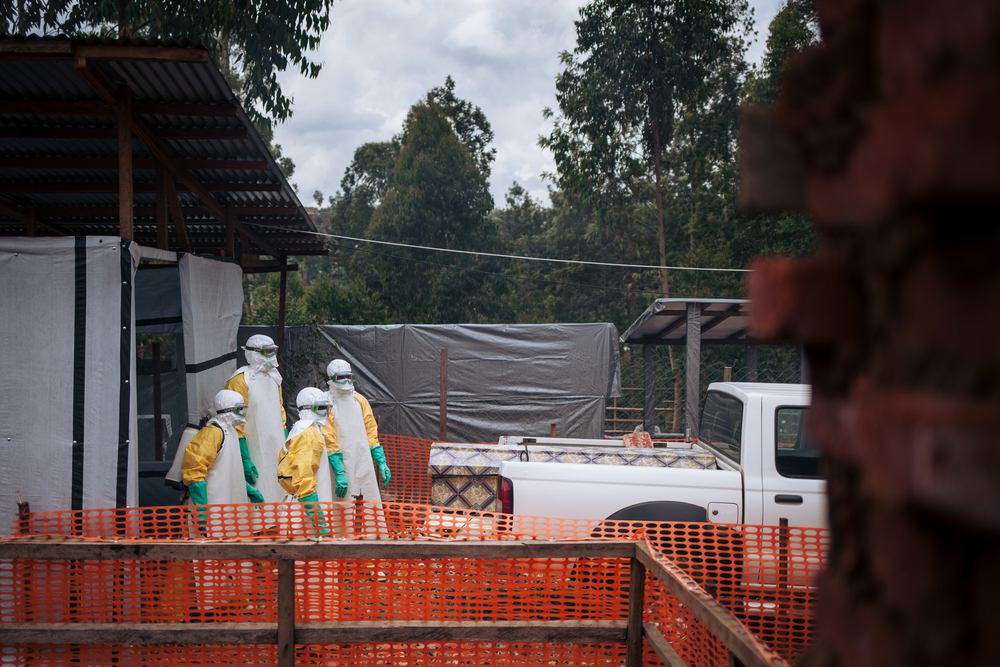 Para conter a epidemia de Ebola, a resposta deve ir além do Ebola Para conter a epidemia de Ebola, a resposta deve ir além do Ebola