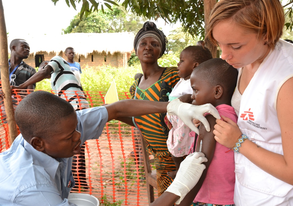 Mais de um milhão de crianças vacinadas contra o sarampo na República Democrática do Congo Mais de um milhão de crianças vacinadas contra o sarampo na República Democrática do Congo