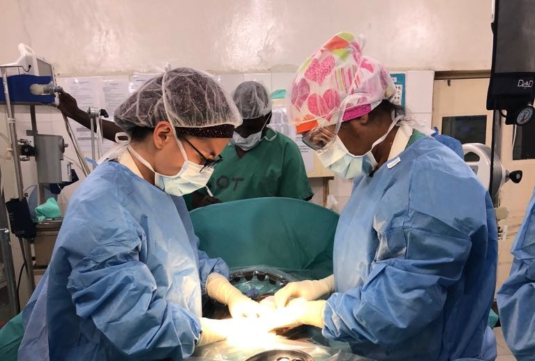 Ajudando mães e bebês no norte da Nigéria Ajudando mães e bebês no norte da Nigéria