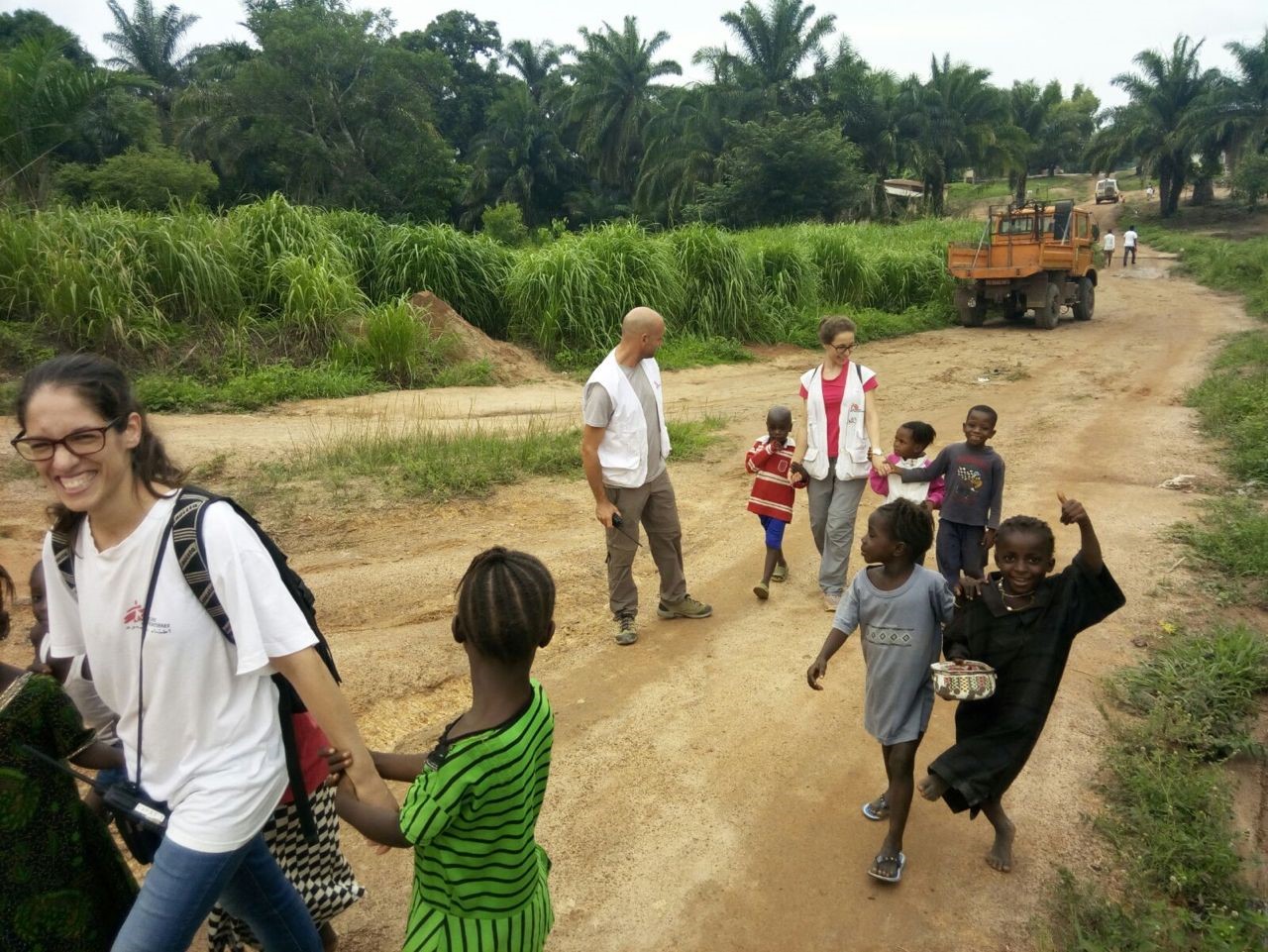 Serra Leoa: o caminho de mãos dadas com as crianças Serra Leoa: o caminho de mãos dadas com as crianças