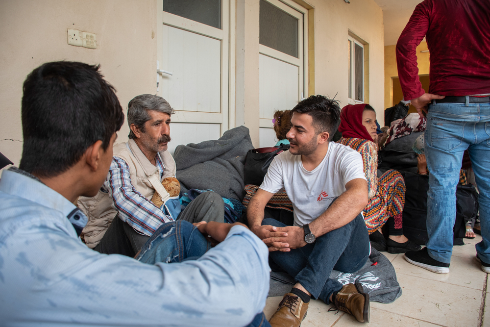 Ex-refugiados ajudando novos refugiados no Iraque Ex-refugiados ajudando novos refugiados no Iraque