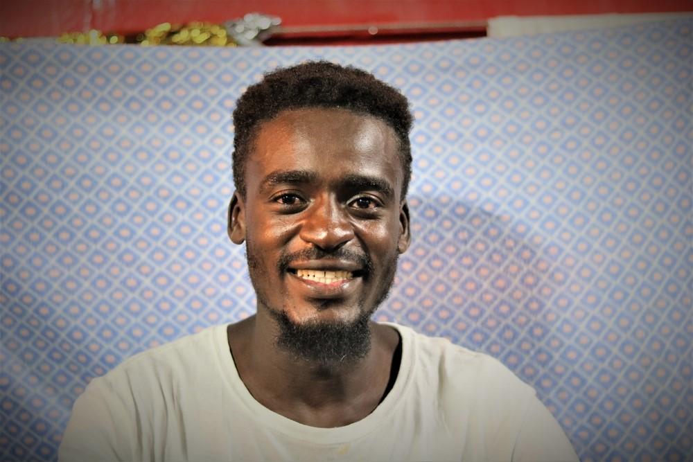Abdulmoniem, 24 anos, Sudão. Abdulmoniem, 24 anos, Sudão.